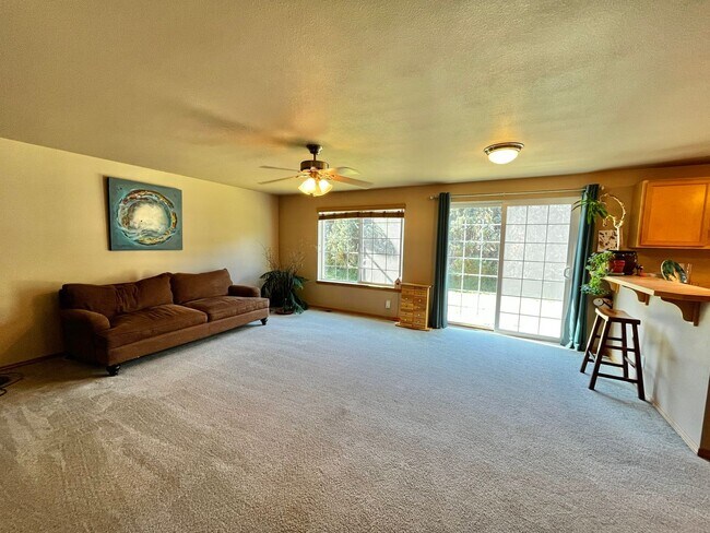 Building Photo - Peaceful Hansville Home with Plenty of Room