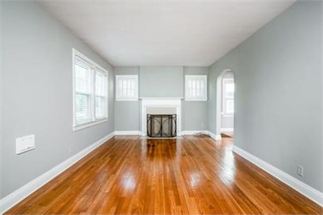 Building Photo - CHARMING HOME IN ST MATTHEWS FOR RENT