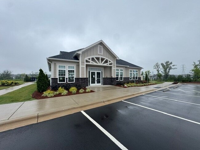 Building Photo - 2174 Clifton Rd