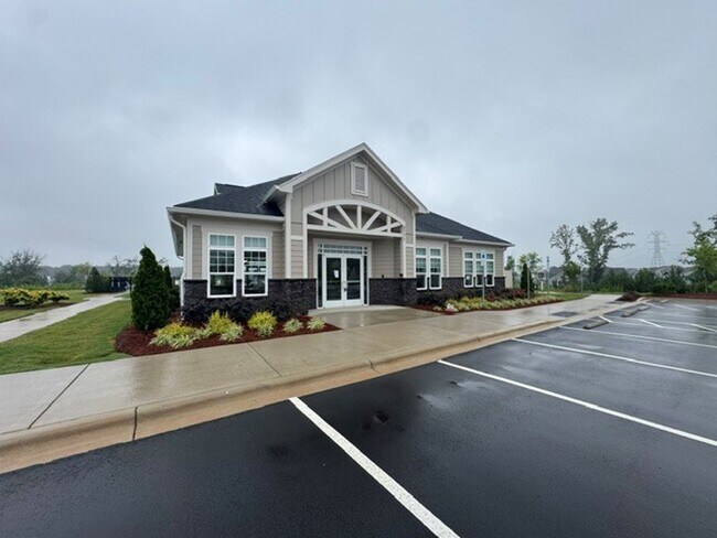 Building Photo - Brand new home & community