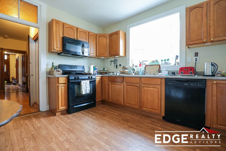 Building Photo - 78 Surrey St