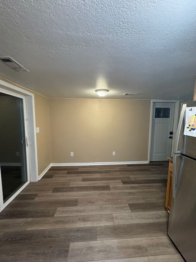 Building Photo - Now Leasing: Charming 1 Bedroom, 1 Bathroo...