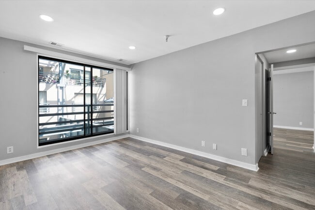 Building Photo - 3 N Christopher Columbus Blvd