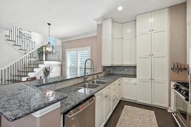 Building Photo - 1500 Pecos St