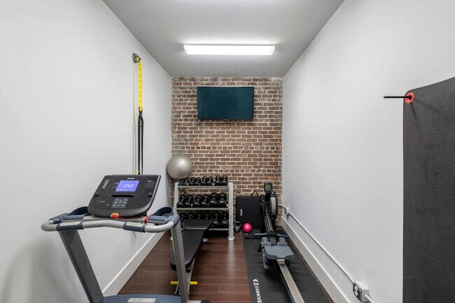 Building Photo - 822 Howard Ave