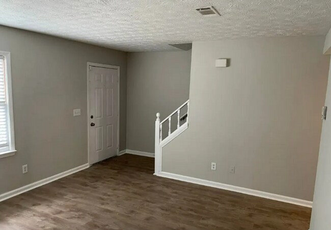 Building Photo - 2 bed 2.5 bath in Stockbridge! ***Get 50% Off Your First Month!***