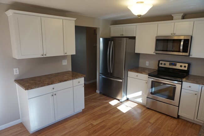Building Photo - 641 Orchard Dr W