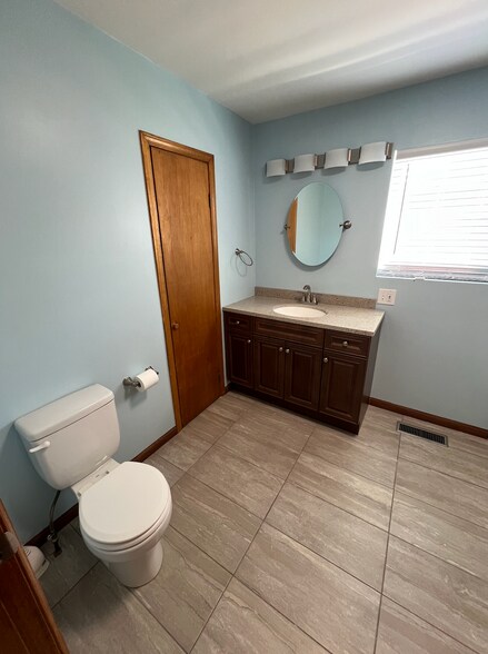Building Photo - 4447 N Melvina Ave