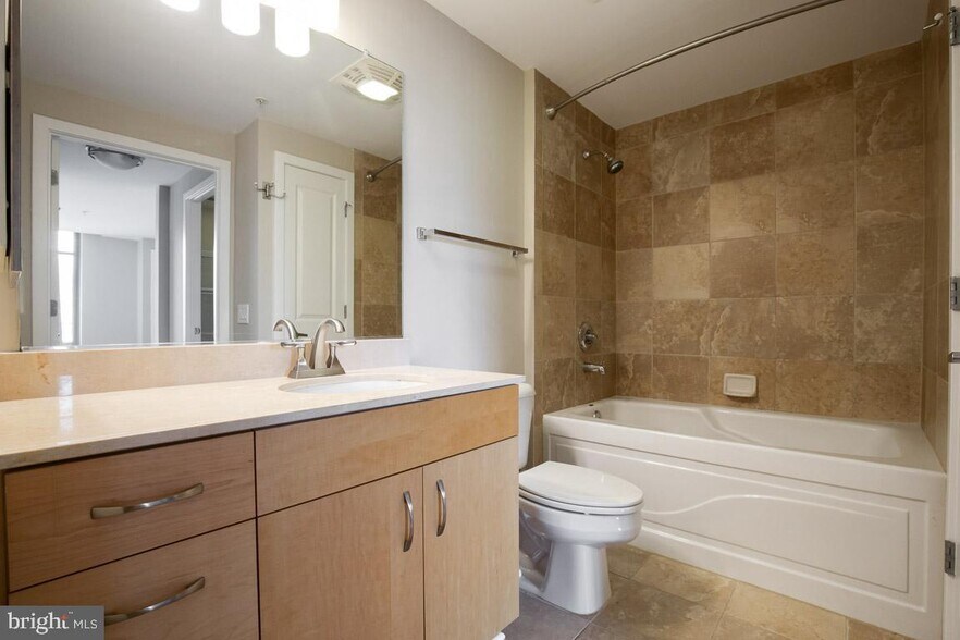 Building Photo - 475 K St NW