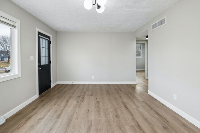 Building Photo - 3111 S 40th St