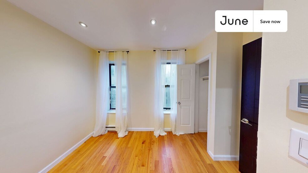 Building Photo - 15 W 107th St