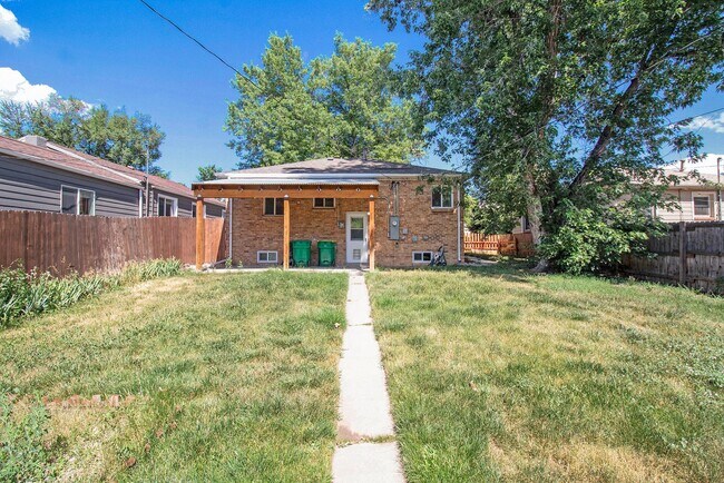 Building Photo - Single-Family 4 Bedroom 2 Bathroom Home in Englewood