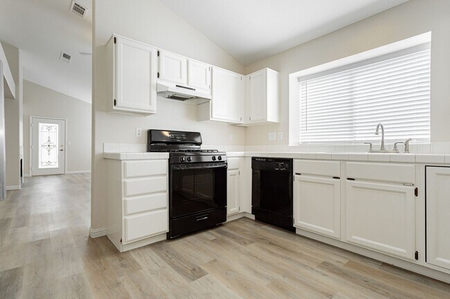 Building Photo - Remodeled 3 Bed Single Story Home