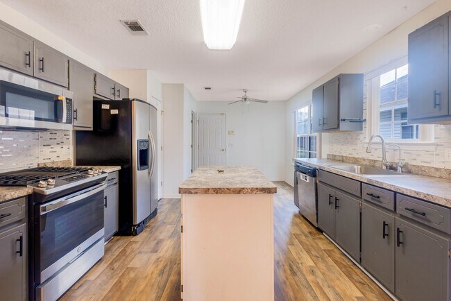Building Photo - 873 Brande Ct