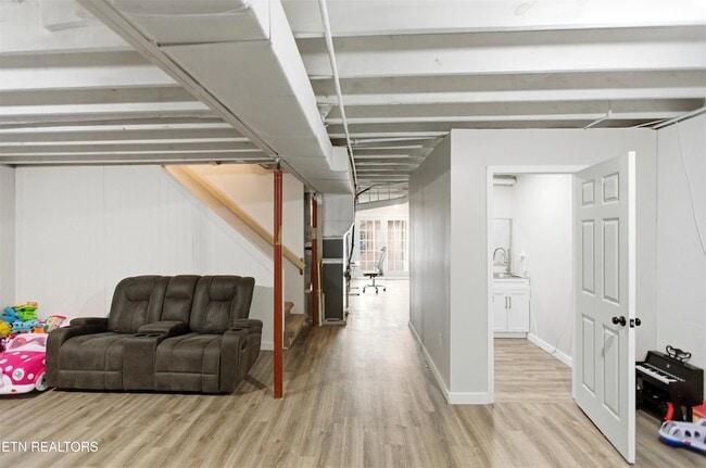 Building Photo - 1501 Woodbury Ct