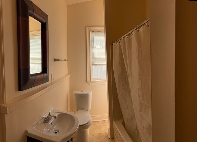 Building Photo - 2118 7th St