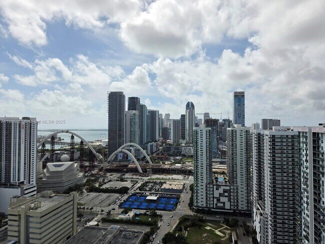 Building Photo - 1600 NE 1st Ave