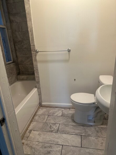 Building Photo - 1409 McCulloh St