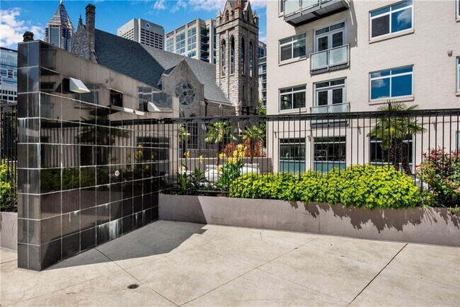 Building Photo - 805 Peachtree St NE
