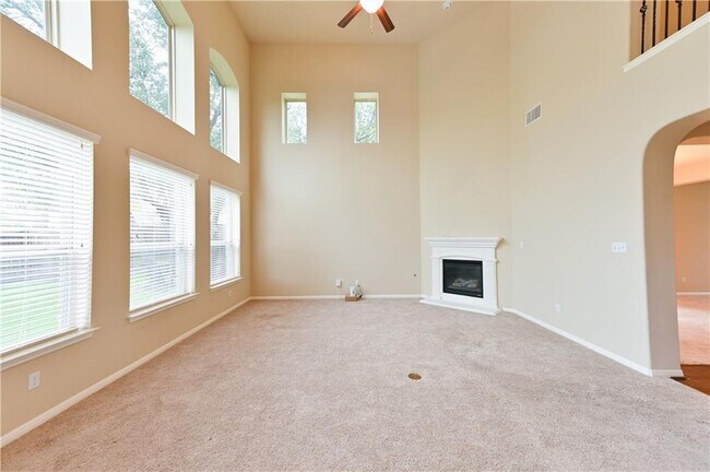 Building Photo - 100 Lake Mineral Wells Dr