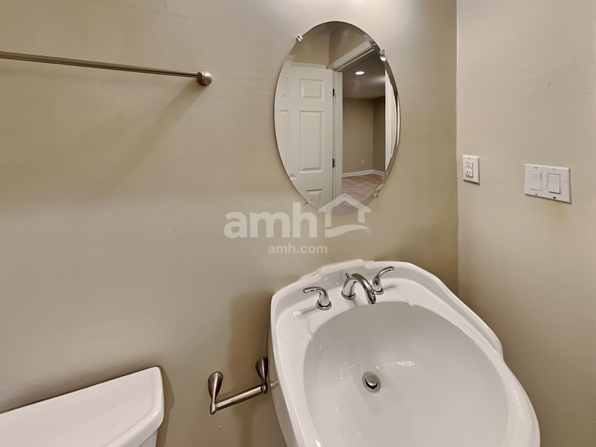 Building Photo - 508 Silver Maple Ln