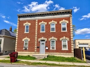 Building Photo - 98 E Centre St