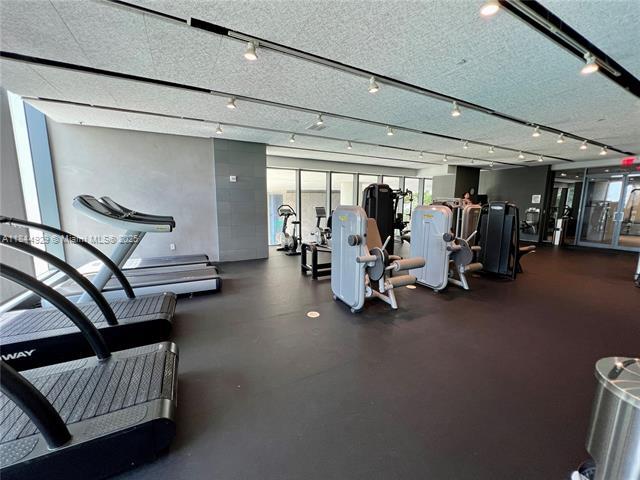 Building Photo - 460 NE 28th St