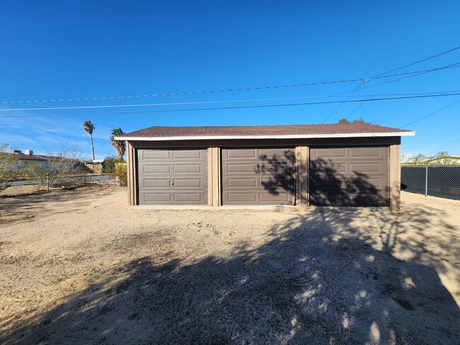 Building Photo - REMODELED 4 BEDROOM 2 BATH WITH 3 CAR GARAGE!