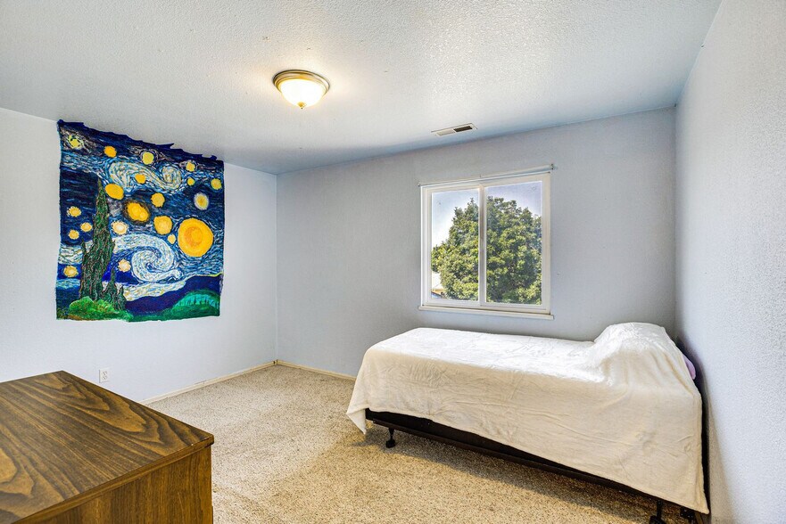 Building Photo - 367 N Lake Ct