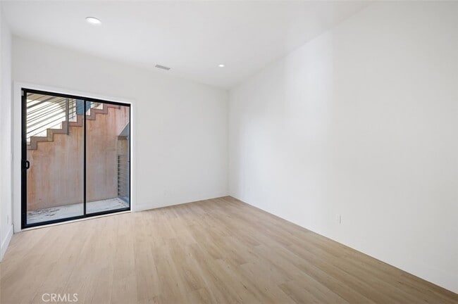 Building Photo - 648 Mystic View