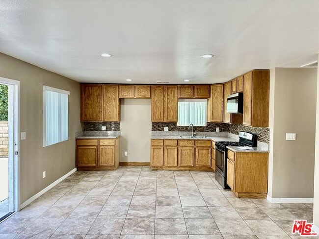 Building Photo - 13787 De Garmo Ave