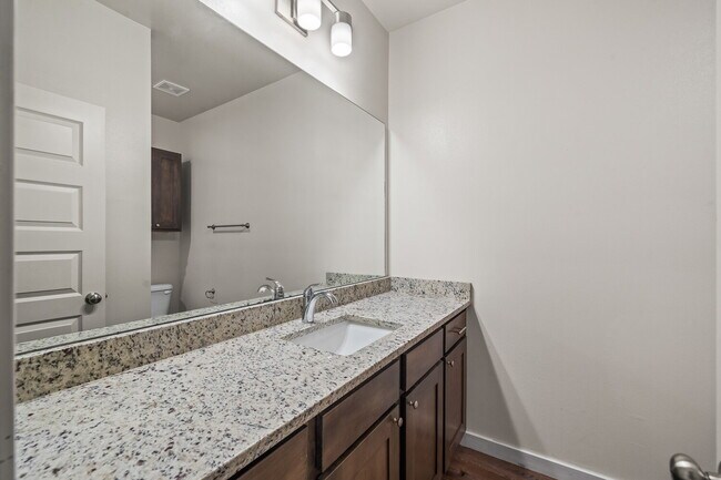 Building Photo - Beautiful Townhome Located South of Town N...