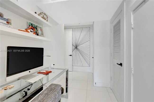 Building Photo - 6630 NW 104th Path