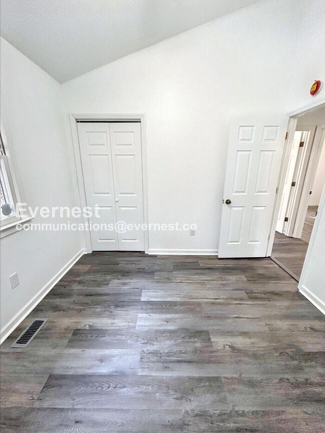 Building Photo - 3214 Westbury Dr