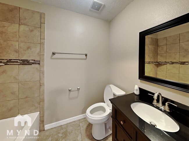 Building Photo - 3217 Spooner Dr