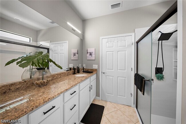 Building Photo - 7052 Live Oak Dr