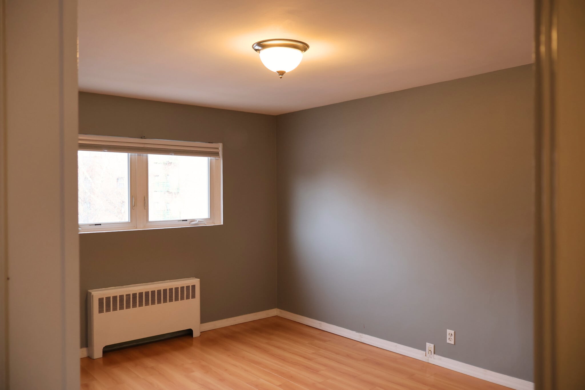 large primary bedroom - 31 Towers St