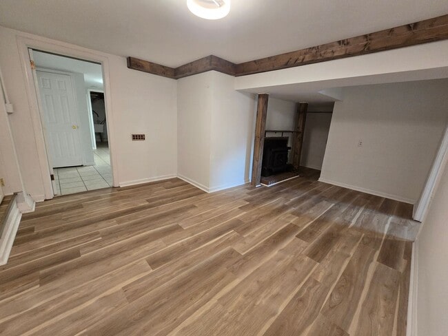 Building Photo - NEW LISTING!!!!!