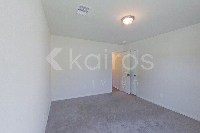 Building Photo - 236 Bluebonnet