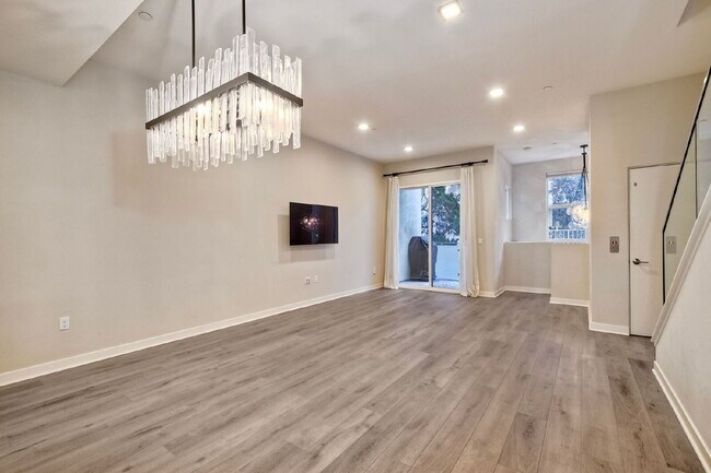 Building Photo - Luxury Hillcrest Home for Rent in San Diego