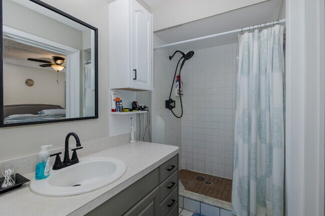 Building Photo - 7334 Bent Oak Dr