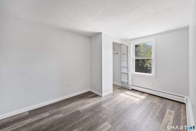 Building Photo - 9 Guiel Pl