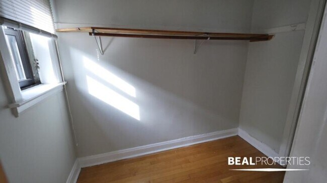 Building Photo - 0 bedroom in CHICAGO IL 60657