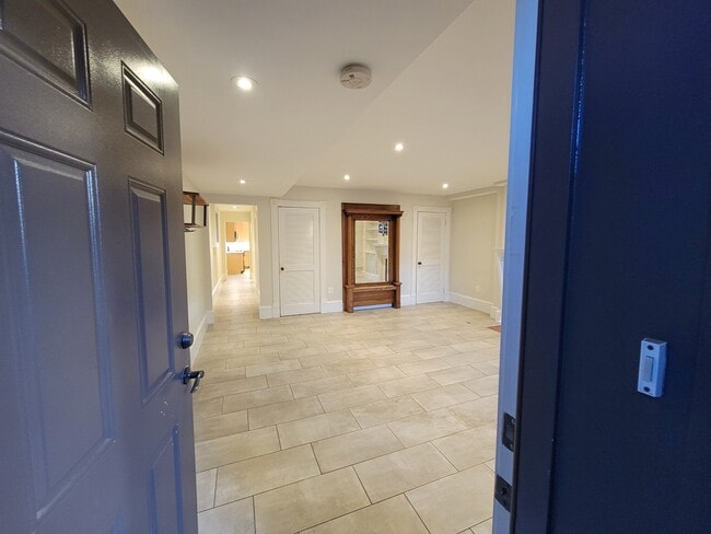 Building Photo - 210 8th St SE