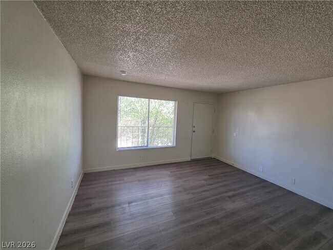 Building Photo - 615 S Royal Crest Cir