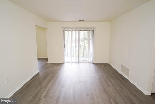 Building Photo - 802 College Ln