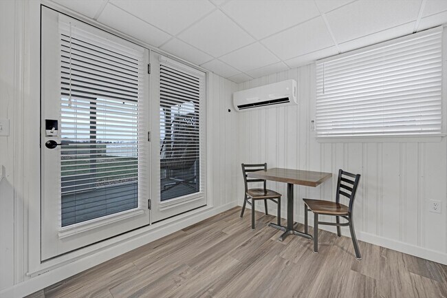 Building Photo - 2151 Thoroughbred Ln