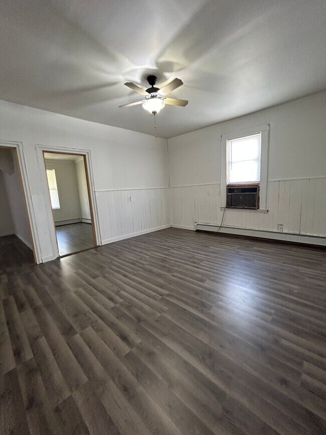 Building Photo - Three Bedroom Home Near Gundersen