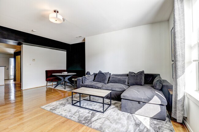 Building Photo - 1726 Aliceanna St