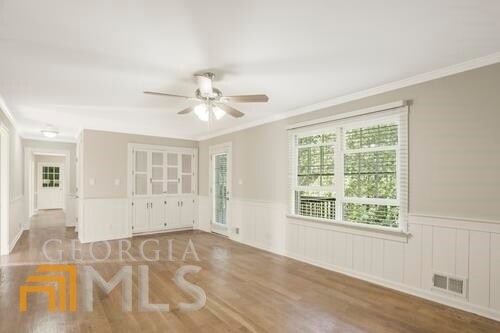 Building Photo - 688 Planters Row SW
